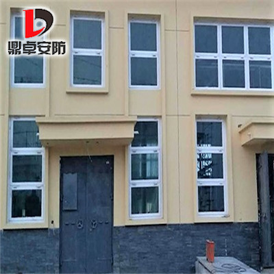 泄爆窗 